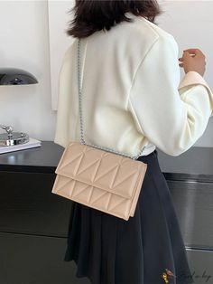 BirdinBag - Chain Square Flap Bag with Quilted Detailing Beige Square Bag With Chain Strap, Chic Quilts, Bag With Chain, Elegant Pattern, Bag Bag, Square Quilt, Square Bag, Flap Bag, Style Elegant