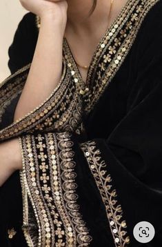 Black Velvet Pakistani Suit, Black Velvet Suit Designs Pakistani, Velvet Dress Ideas Pakistani, Design For Velvet Suit, Valvet Suite Design Simple, Black Velvet Suits Women Indian, Black Suit Designs Pakistani, Unstitched Suits Design, Black Salwar Suit Party Wear