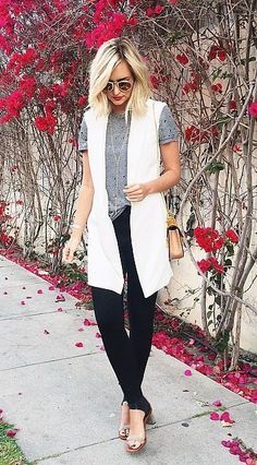 A long white vest, a grey t-shirt, and black skinny jeans Long White Vest, Long Vest Outfit, White Vest Outfit, Vest Outfits For Women, Look Office, Outfits 2016, White Vest, Gilet Long, Elegante Casual