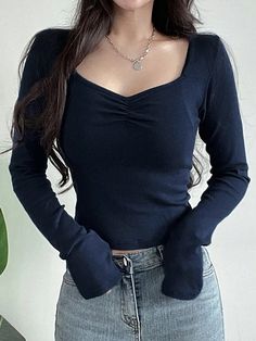 Dark Blue Dress Outfit Casual, Dark Blue Outfits For Women, Navy Blue Long Sleeve Shirt Outfit, Navy Blue Top Outfit Ideas, Navy Blue T Shirt Outfit, Dark Blue Shirt Outfit Woman, Dark Blue Outfit Ideas, Navy Blue Outfits For Women, Dark Blue Top Outfit