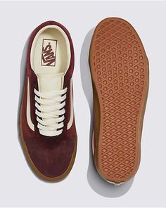 Old Skool Shoe Music And Fashion, Footwear Design, Van Doren, Jane Clothing, Back To School Backpacks, Vans Logo, Kids Sale, Kids Socks, Clothing Essentials