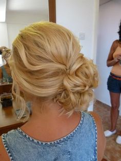 Wedding Side Bun Hairstyles, Bridesmaid Side Bun, Side Bun Wedding, Bun With Curls, Low Updo