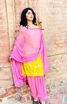 Nisha Bhatt, Kaur B, Haldi Outfits, Helly Shah, Salwar Pattern, Blade Runner, Girls Dpz, Hollywood, Saree