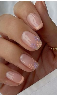 French Gel Manicure Short Natural Nails Design, 2024 Manicure, Short Natural Nails, Natural Nail Designs, French Tip Acrylic Nails, Flower Nail Art, Floral Nails, Gel Manicure, Mani Pedi