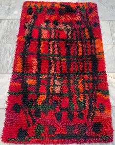 a red and black rug on the ground