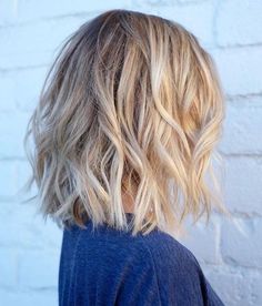 41 Lob Haircut Ideas For Women - christinesilvermancolor#Blonde#Dimensional #BalayageHighlights ! -What is a lob? Step by step easy tutorials on how to cut your hair for a lob haircut and amazing ideas for layered, and straight lobs. Ideas for lobs with bangs, thick hair, wavy and thin hair. For long hair and medium hair. For round faces and sharp features - thegoddess.com/lob-haircut-ideas-women Dunner Wordend Haar, Balayage Bob, Balayage Blonde, Lob Haircut, Super Hair, Diet Vegetarian, Short Hairstyle