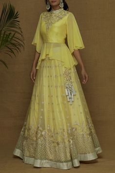 Long Blouse Designs, Girls Designer Dresses, Yellow Lehenga, Lehnga Dress, Long Dress Design, Salwar Kamiz, Embroidered Lehenga, Indian Gowns Dresses, Kurti Designs Party Wear