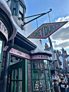 Harry Potter Wizard Vibes, Amelia Bones, Honey Dukes, Dr Visuals, Carnival Booths, Potter Aesthetic, Drawing Prompts, Universal Studios Orlando, Drawing Prompt