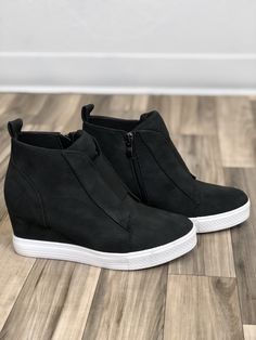 Zoey Wedge Sneaker | Black Mob Fashion, Converse Outfits, Куклы American Girl, Black Wedge Sneakers, Style Converse, Spring Hoodie, Tumblr Outfits, Black Joggers, Wedge Sneakers