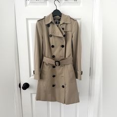 Burberry Sandringham Slim Fit Mid-Length Women's Coat In Honey Color Size Us 04 / Uk 06 Features Epaulettes On The Shoulders And Cuffs. Has A Slit At The Back And A Detachable Belt. Lined In Classic Burberry Check Print Beige, Red And Black. Only Wear Once Or Twice, Never Dry Cleaned Or Washed. Always Hang In Garment Bag In Smoke-Free And Pet-Free Home. In Good Condition Overall. Trenchcoat Is Not My Style, Planning To Sell For Something Else. Will Come With Original Burberry Garment Bag. Honey Color, Black Only, Burberry Jacket, Honey Colour, Garment Bag, Women's Coat, Red And Black, Mid Length, To Sell