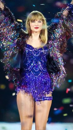 taylor swift performs on stage at the victoria's secret show