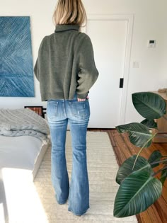 Risen Jeans Are My New Mother Denim Dupes - The Mom Edit Work Jeans For Women, Stretch Denim Jeans, Kick Jeans Outfits, Womens Jeans Fall 2023, Hoc Dramatic Natural, Flare Jean Casual Outfit, Denim Flare Jeans Outfit Winter, Style For Fall 2024, Jeans For Winter For Women