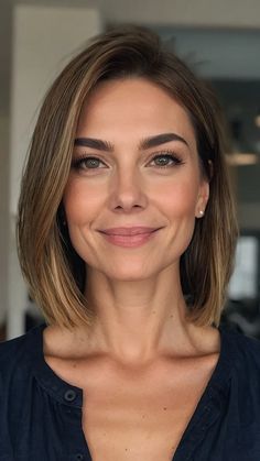 Elevate Your Look: Modern Mom Hairstyles for Every Occasion 40 Hair All One Length Medium, All One Length Bob Medium, Mikado Haircut Short, Long Mikado Haircut, Hair For 2024, Mom Bob Haircut Round Face, Short Brunette Haircut, Short Hair Cuts Round Faces, Trendy Bob Haircuts 2024