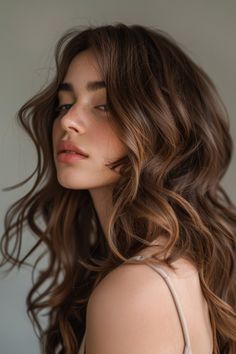 Look gorgeously sun-kissed even in winter with these dimensional chocolate brown balayage hair colors trending for 2024. The ultimate faux vacation for brunettes! 👆 Click for more ideas！ Toner For Brown Hair, Brown Hair Pale Skin, Winter Hair Trends, Hair Pale Skin, 2024 Hairstyles, Cinnamon Hair, Brown Hair Inspo, Hair Toner, Mens Haircuts