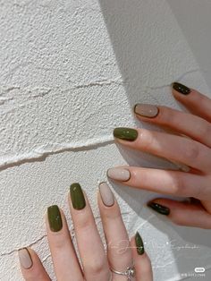 Green Gel Nails Ideas, Obx Jj, Nail Art 2023, Minimal Nails Art, Hello Nails, Jj Maybank, Subtle Nails, Nagel Tips