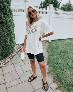 Outfit Biker Shorts, Cute Biker Shorts, Biker Shorts Outfits, Outfit Biker, Chic Airport Outfit, Fashion Style Women, Birkenstock Outfit, Shorts Outfits