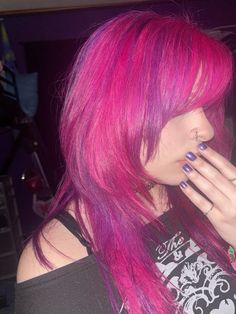 Pink Hair Dye Ideas, Blue Pink Hair, Pink Red Hair, Unique Hair Color Ideas, Purple Pink Hair, Life Necessities, Raspberry Hair, Hush Cut, Pink And Purple Hair