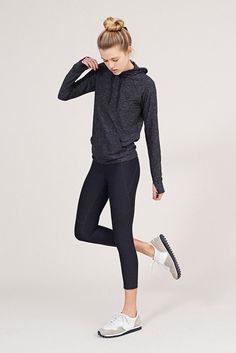 Trekking Outfit Women, Trekking Outfit, Climbing Outfit Woman, Climbing Outfits, Leggings Outfit Summer, Black Leggings Outfit, Workout Fashion, Leggings Outfit