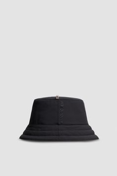 This bucket hat is created for the performance-inclined and the aesthetically-minded. Crafted from hard shell with a cotton lining, the accessory offers protection from the wind and rain. Functional Waterproof Bucket Hat, Functional Windproof Bucket Hat, Modern Curved Brim Hats For Outdoor, Modern Outdoor Hat With Curved Brim, Beanies For Men, Black Bucket Hat, Moncler Women, Black Bucket, Bucket Hat Black