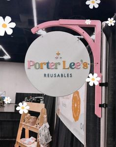 there is a sign that says porter lees reusables