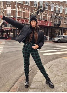 Fall Street Wear, Martens Outfit, Dr Martens Outfit, Winter Mode Outfits, Fashion Trends Winter, Foto Poses, To Be Honest, Fall Street Style