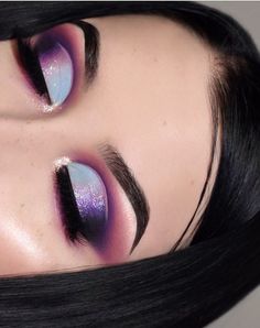 Eyeshadow Smokey, Make Up Color, Makeup Bold, Bold Eyeshadow, Silver Eye Makeup, Make Up Inspiration, Purple Eyeshadow, Trendy Makeup