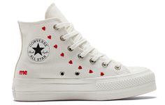 Converse Wmns Chuck Taylor All Star Lift Platform High 'Embroidered Hearts - White' A01599C Converse Rouge, All Star Cano Alto, Heart Converse, Heart Platforms, Embroidered Hearts, Chuck Taylor All Star Lift, Dr Shoes, Heart Shoes, New Converse