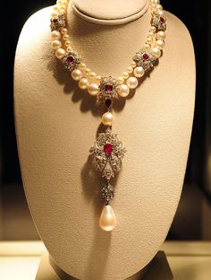 What Happened to Elizabeth Taylor's Jewelry? Value Today & Owners Mary Tudor, The Crown Jewels, Jewelry Auction, Royal Jewels, Prince Philip