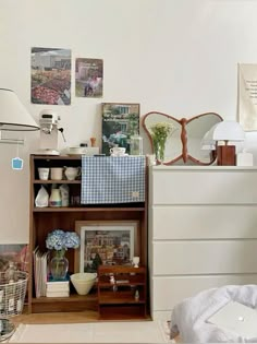 Student Apartment Aesthetic, Student Room Ideas, Student Apartment, Personal Aesthetic, Apartment Inspiration, Apartment Room, New Wall