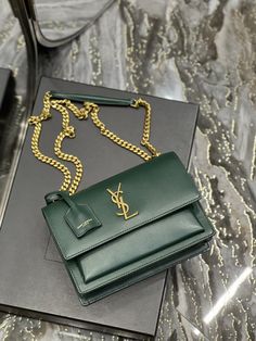 Description S.L Sunset Medium Chain Bag For Women 8.6in/22cm Green YSL Rep 1:1 Size: 22 x 8 x 16 cm/ 8.6 X 6.2 X 3.1 inches Green Gold-toned metal hardware Flat pocket Two compartments One open pocket on the front Magnetic snap fastening Includes box, dust bag. This product is of the best quality. Yves Saint Laurent Bags, Evening Clutch Bag, Saint Laurent Bag, Chain Bag, Branded Handbags, Luxury Accessories, Bag For Women, Christmas Sale, Chain Bags