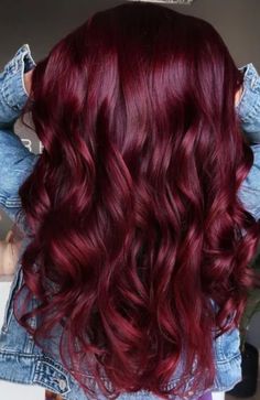 Deep Red Hair Color With Highlights, Pelo Color Borgoña, Vibrant Red Hair, Red Hair Color Ideas, Dark Red Hair Color, Maroon Hair, Cherry Red Hair