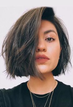 Hair Trends 2021 - SheShe Show by Sheree Frede Short Hair Cuts For Teens, V Cut Hair, Balayage Short, Short Brown Hair, Chin Length Hair, Pixie Hair, Hair Balayage, Short Bob Haircuts, Short Hair Haircuts