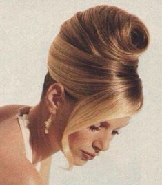 Classic French Twist, French Roll Hairstyle, French Roll, Roll Hairstyle, Hair And Makeup Tips, Updo Hairstyles, French Twist