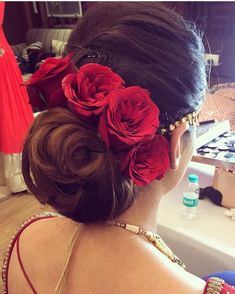 #indianwedding #bride #asianbride #india #jewellery #bridaljewellery #trendy #coloursoflife #happiness #bridalinspiration #embroidery… Indian Bun Hairstyles, Saree Hairstyles, Traditional Hairstyle