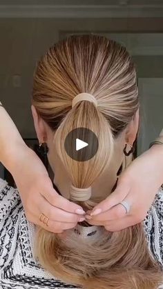 Hairdo Simple, Simple Hairdo, Bun Hairdo, Casual Hairstyles For Long Hair, Chignon Simple, Hair Chignon, Sandy Hair, Grey Hair Styles For Women, Daily Hairstyles