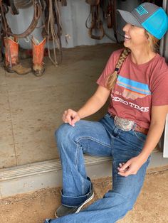 Everybody's favorite Rodeo Time shirt but in a cool new color way! Barrel Racing Outfits, High School Rodeo, Rodeo Fits, Western Ideas, Rodeo Time, Casual Country Outfits, Cowgirl Look, Rodeo Outfits, Barrel Racing