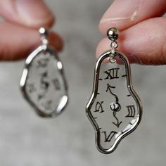 Dali Clock, Weird Jewelry, Smink Inspiration, Dope Jewelry, Funky Jewelry, Jewelry Lookbook, Salvador Dali, Bijoux Diy, Clock Design