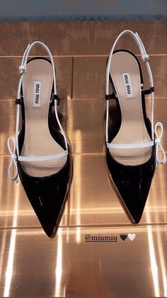 Miu Miu Heels, Hak Tinggi, Pretty Heels, Chique Outfits, Denim On Denim, Heels Classy