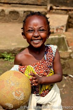 Rwanda ~ I love the little heart shape on her forehead. Happy Child, Photography People, Heart Photography, People Happy, Happy Heart, All Smiles