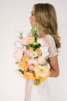 Citrus Wedding, Modern Wedding Inspiration, Holding Flowers, Peach Wedding, Pink Bouquet, Wedding Arrangements, Wedding Flower Arrangements, Bride Bouquets, Bridal Flowers