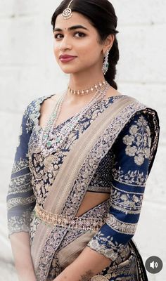 Diamond Oddiyanam Designs, Diamond Oddiyanam, Wedding Wear Pakistani, Green Blouse Designs, Diamond Belt, Blue Blouse Designs, Designer Sarees Wedding, Long Tunic Dress, Simple Saree Designs