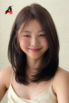 Short Hairstyle Low Maintenance, Medium Short Hairstyle Women Straight, Round Face Asian Haircuts, Medium Haircut Asian, Korean Lob Haircut, Lob Haircut Asian, Korean Women Haircut, Layered Bob Long, Asian Girl Haircut