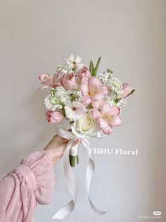 Wedding Hand Bouquet Brides, Nikah Bouquet, White And Pink Bridal Bouquet, Pink Flower Bouquet Wedding, Bride Hand Bouquet, Pink Floral Wedding Cake, Prom Bouquet, Simple Wedding Bouquets, Bride Dress Simple