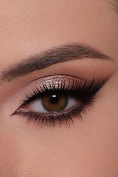 Easy Party Makeup, Glam Party Makeup, Makeup Look Glam, Makeup Tutorial Easy, Smokey Eyes Tutorial, Eye Makeup For Hooded Eyes, Eye Makeup Guide, Party Makeup Tutorial, Fair Skin Makeup