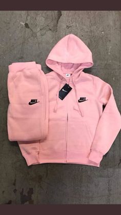 Nike sweatsuit. Do anybody know where to get this from? Nike Sweatsuit, Cute Nike Outfits, Nike Tracksuit, Cute Lazy Outfits, Pink Nike, Lazy Outfits, Cute Comfy Outfits, Sporty Outfits, Dope Outfits