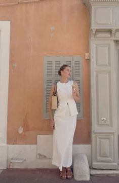 White Vest Outfits For Women Classy, White Linen Maxi Skirt Outfit, White Vest Outfits For Women, Turkey Shopping, Linen Dresses Elegant, Timeless Capsule Wardrobe, Jane Wyman, Money Dress, Casual Outfit Summer