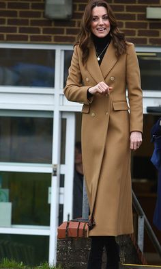 Long Coat Outfits, Beige Coat Outfit, Coats Outfits, Coat For Ladies, Long Beige Coat, Coat Outfit Casual, Long Coat Outfit, Camel Coat Outfit, Princess Catherine