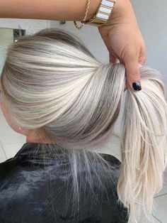 Blonde With Platinum Highlights, Golden Platinum Blonde, Platinum Highlights, Pink Blonde Hair, Dyed Blonde Hair, Highlights Blonde, Dark Roots Blonde Hair, Blending Gray Hair