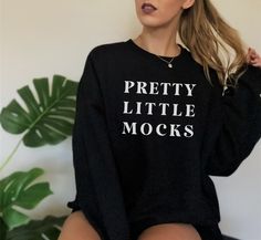 Black Sweatshirt Women, Sweatshirts Aesthetic, Aesthetic Sweaters, Sweatshirt Model, Natural Aesthetic, Sweatshirt Mockup, Crewneck Design, Oversized Look, Oversized Crewneck