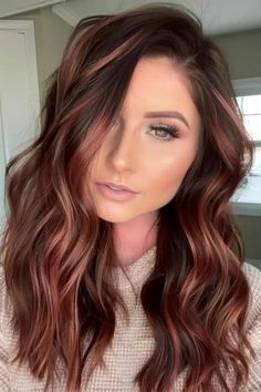 35+ Gorgeous Ways To Wear Red Highlights in Brown Hair - Flo's Blog Halo Hair Color, Red Halo Hair, Hair Color With Bangs, Highlights In Brown Hair, Red Highlights In Brown Hair, Honey Brown Hair, Creative Hair Color, Red Brown Hair